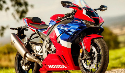 Honda CBR1000RR yang jadi primadona komunitas motor thumbnail